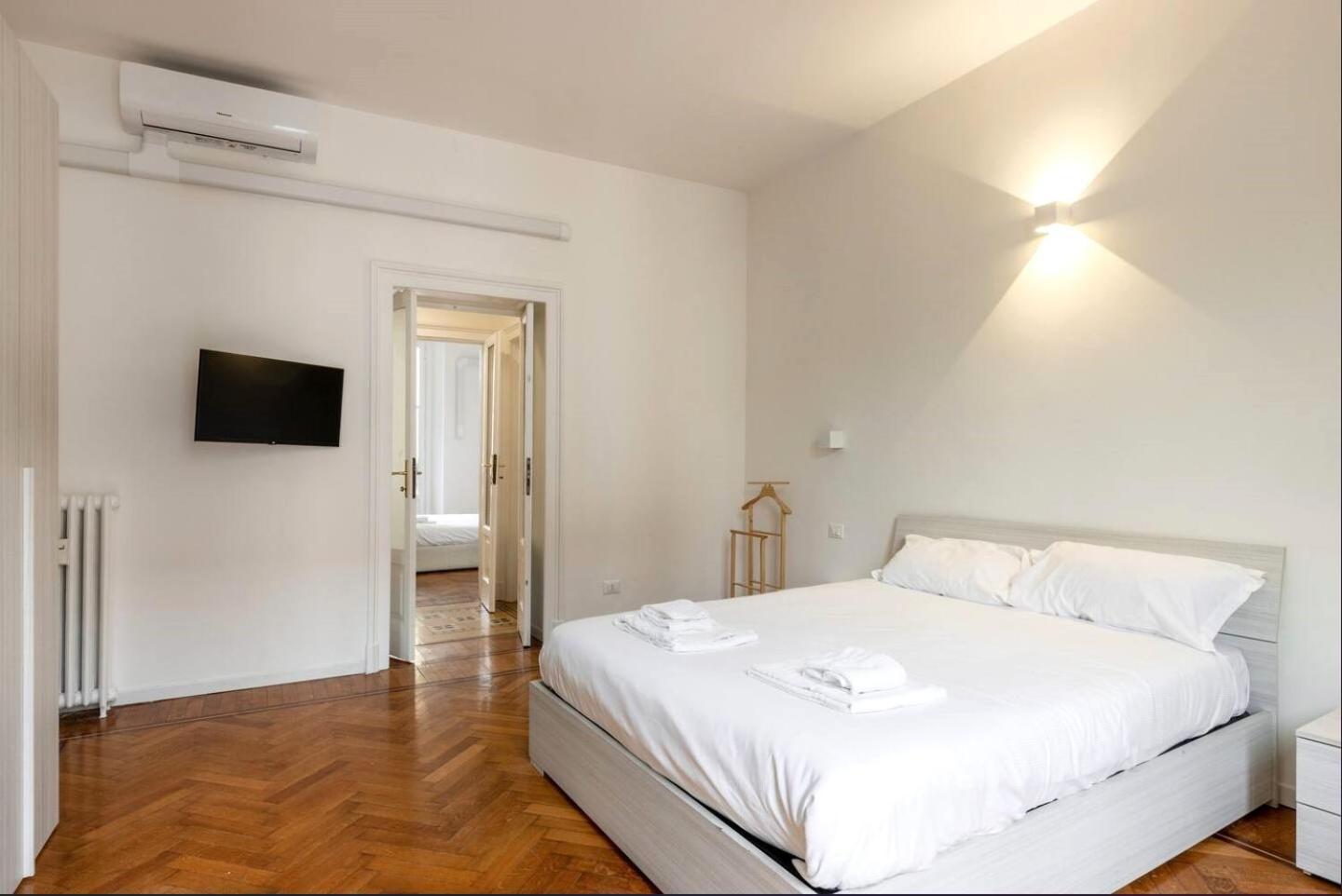 Spacious In Design District By Easylife * Milano